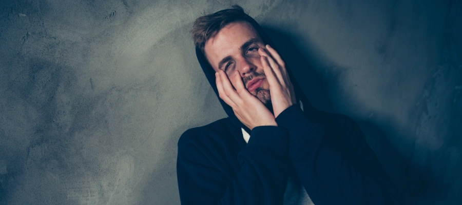 Image of a man struggling and experiencing severe alcohol withdrawal symptoms