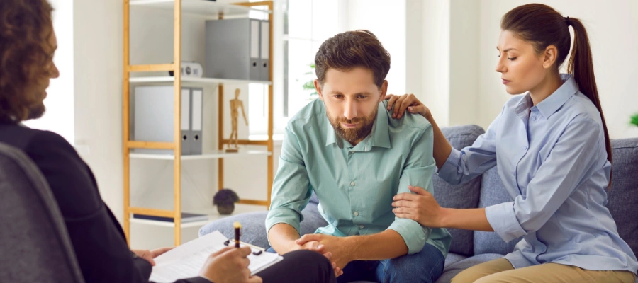 Image of a man sitting next to a woman receiving professional alcohol addiction treatment at Icarus Wellness and Recovery with a therapist