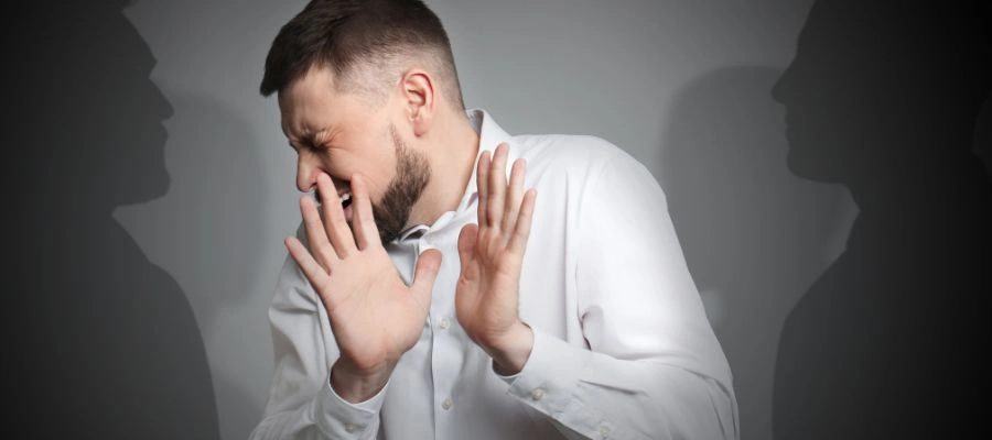 Image of a man experiencing hallucinations, illustrating the differences between BPD-related and psychotic disorder symptoms