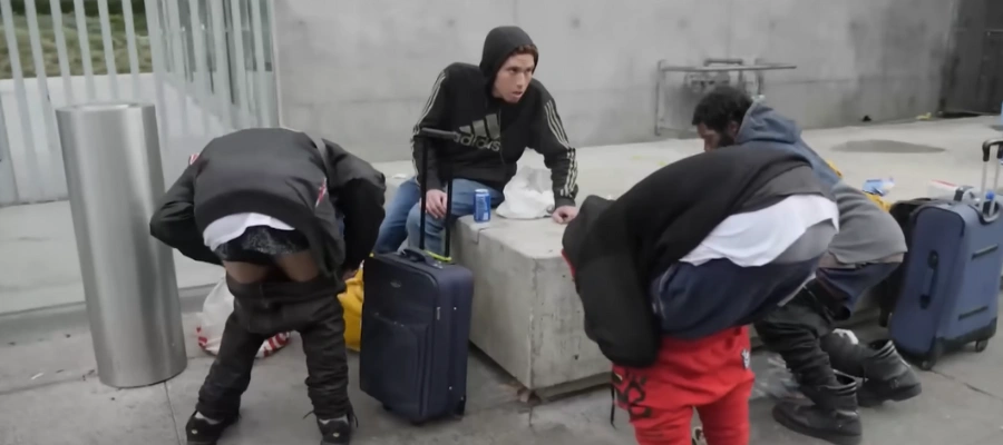 Image of a group of men displaying muscle weakness and postural collapse due to fentanyl usage