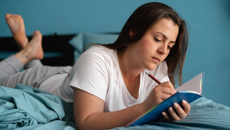 Image of a woman working on her IFS therapy worksheet - IFS Therapy Worksheets and PDF Resources - Icarus Wellness and Recovery